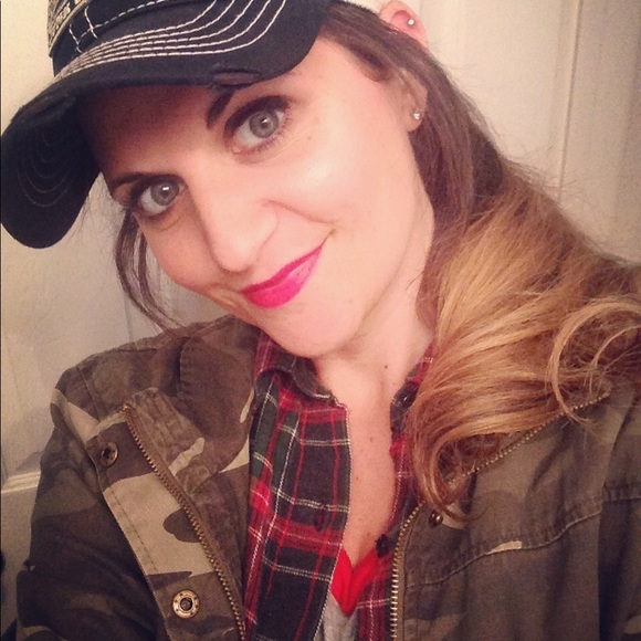 Meet your Posher, Lindsay - Picture 2 of 2